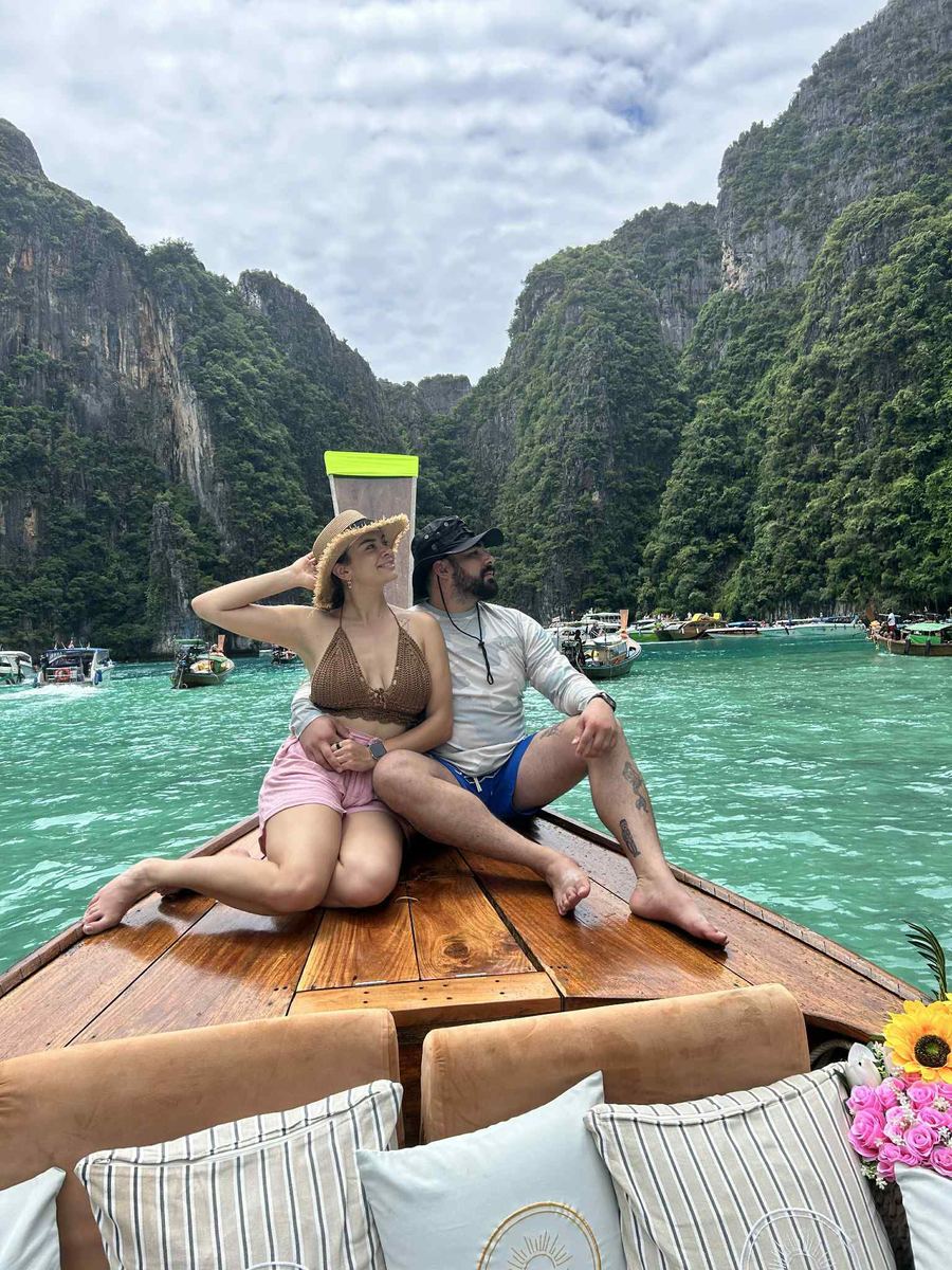 Alejandro y Samantha en Japón, Tailandia y Emiratos Árabes Unidos