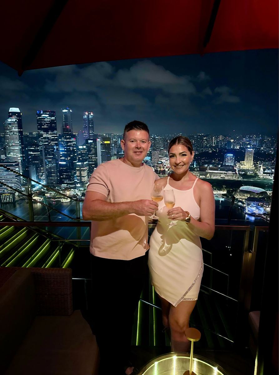 Paola y Héctor en Tailandia, Singapur, Indonesia y 2 más